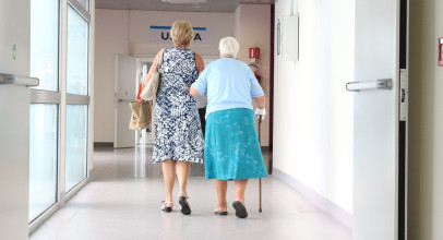 Comment choisir une dame de compagnie pour personnes âgées ?