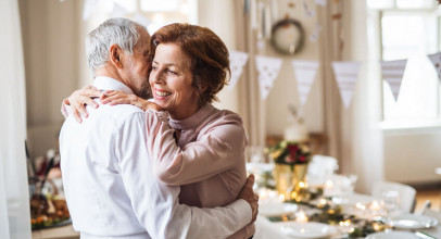 Organiser une fête d’anniversaire de mariage : déco, bougies personnalisables, remerciements