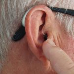 Appareil auditif d'un senior