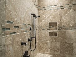 Une salle de bain adaptée aux seniors