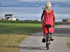 Des loisirs prévus pour les seniors et pour rompre la solitude