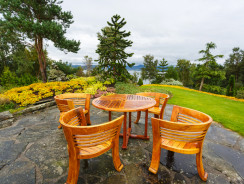 Choisir un salon de jardin de luxe résistant aux aléas de la météo